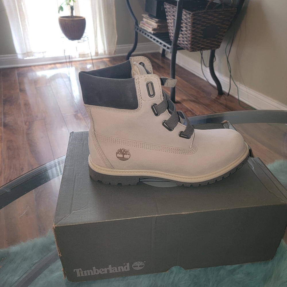 Women's Timberland Taupe Nubuck Light Size 9
